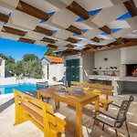 Oliveto With Pool Villa