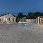 Villa Oliveto With Pool