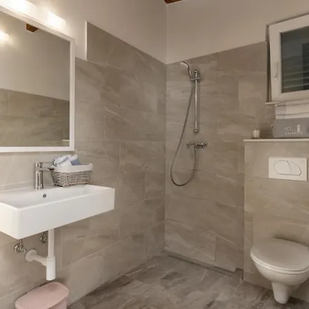 Villa Oliveto With Pool Donji Kasic