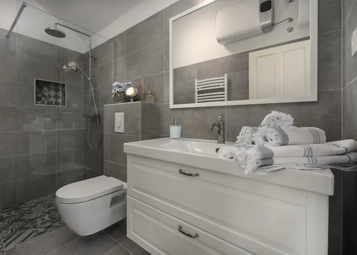 Oliveto With Pool וילה *