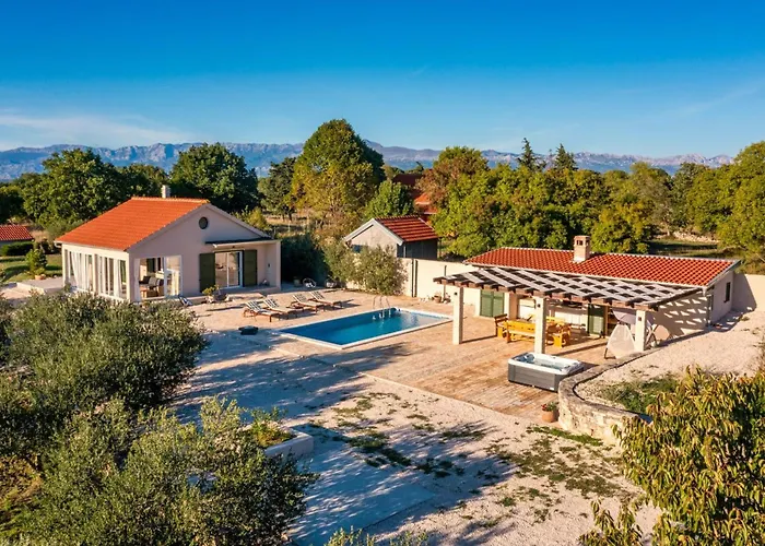 וילה Oliveto With Pool