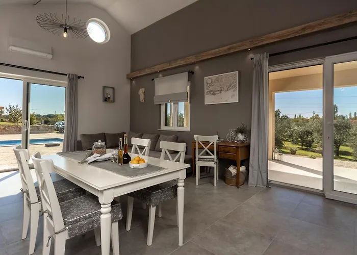 וילה Oliveto With Pool