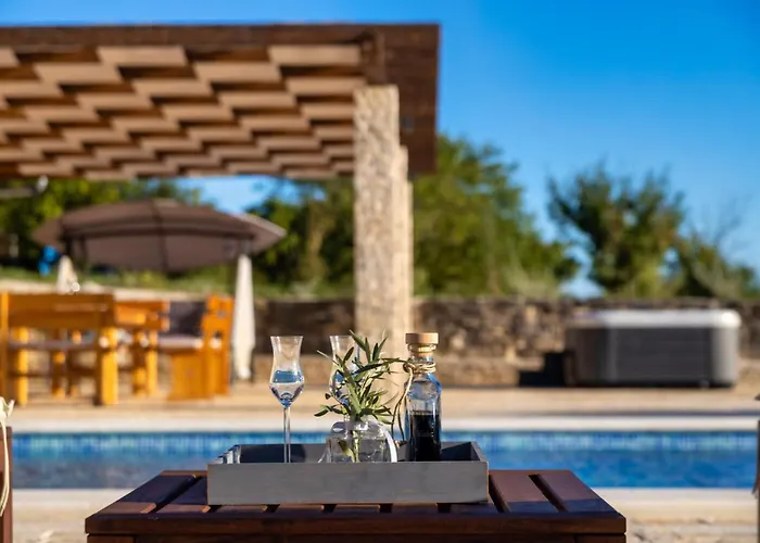 Вилла Oliveto With Pool