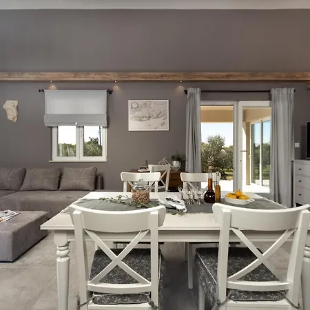 Villa Oliveto With Pool *