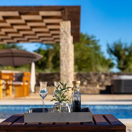 Villa Oliveto With Pool