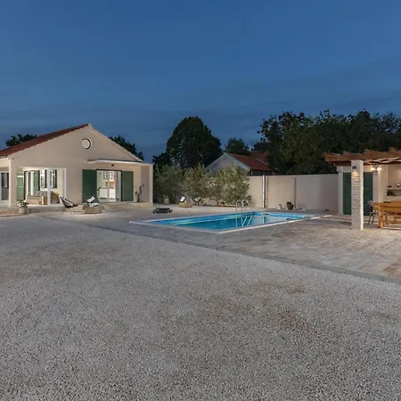 Villa Oliveto With Pool