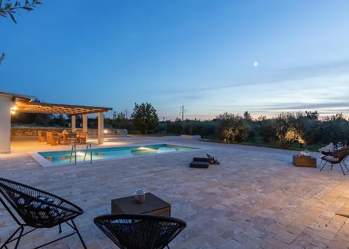 Oliveto With Pool Villa *